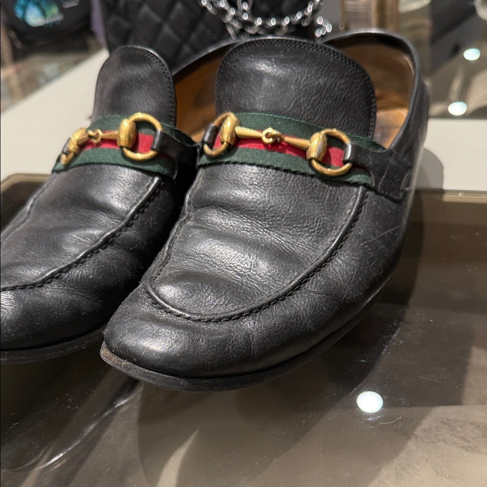 Gucci Black Leather Loafers with Gold and Green-Red Stripes
